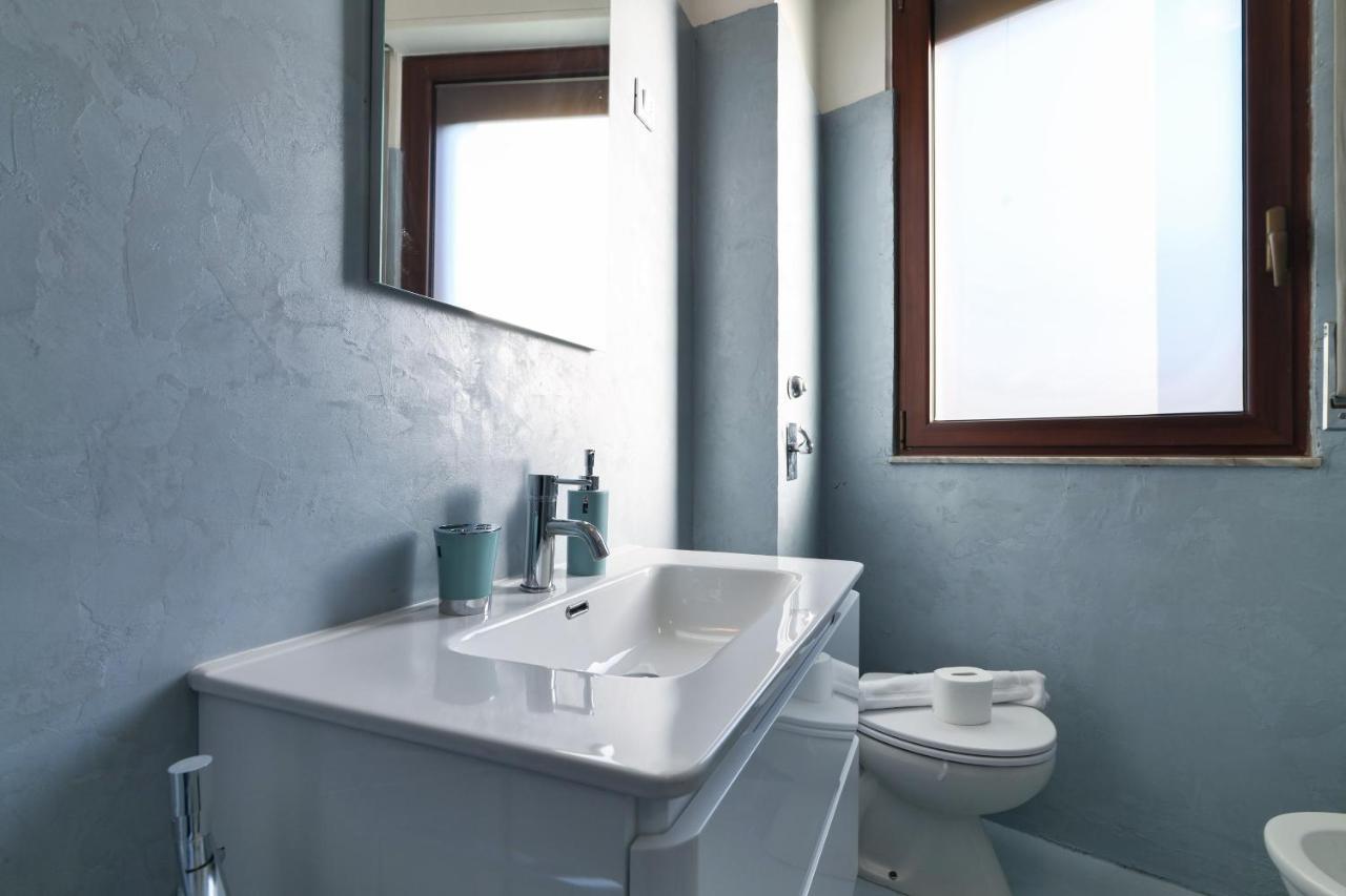 Primopiano - Valparaiso Apartment Milan Bagian luar foto