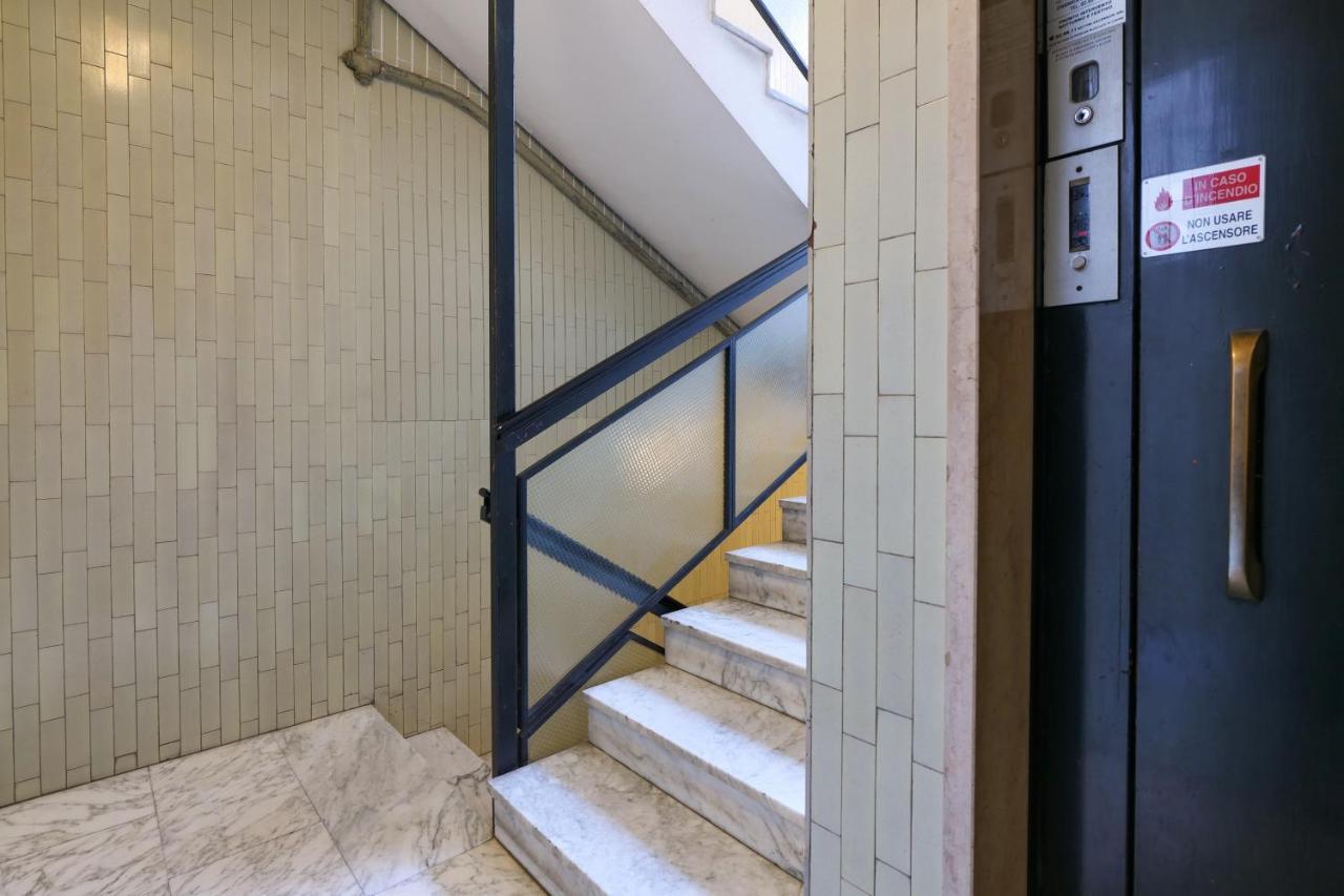 Primopiano - Valparaiso Apartment Milan Bagian luar foto